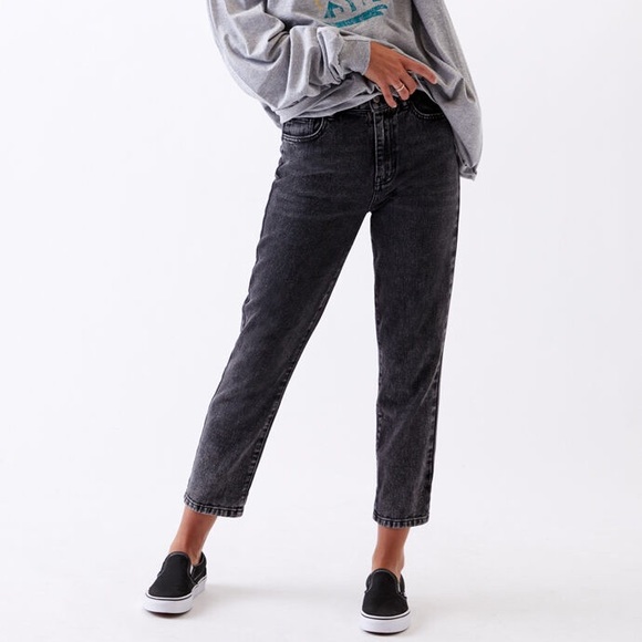 Pacsun Beverly Wash Mom Jeans - Picture 4 of 8